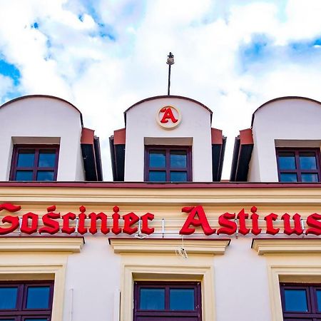 Gosciniec Asticus Bed & Breakfast Jaroslaw Bagian luar foto