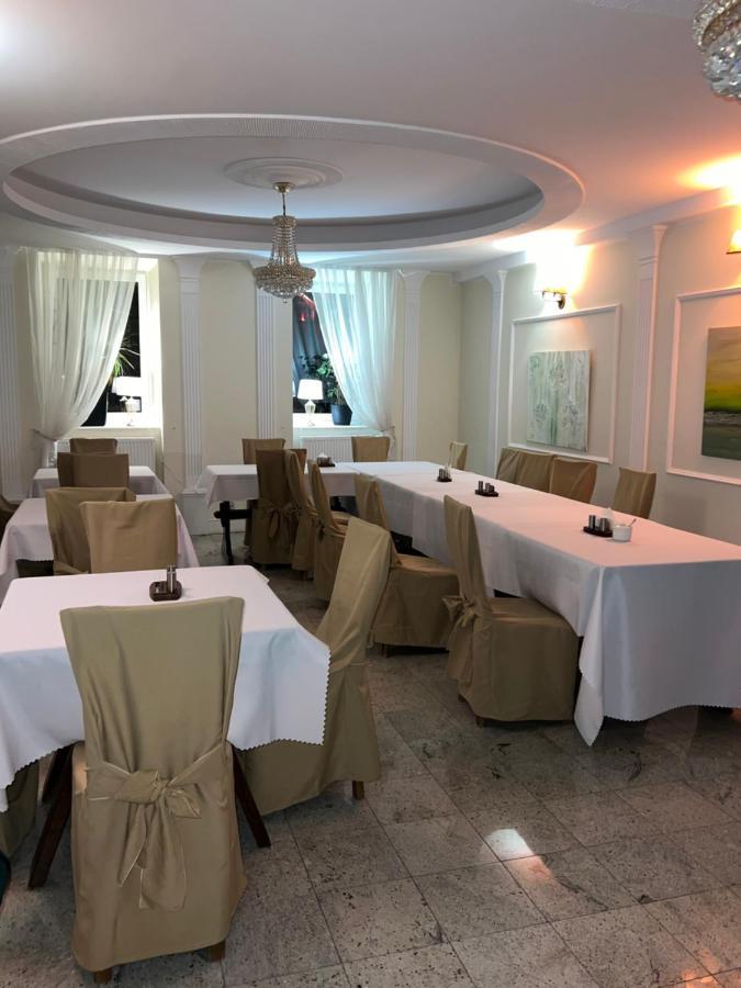 Gosciniec Asticus Bed & Breakfast Jaroslaw Bagian luar foto