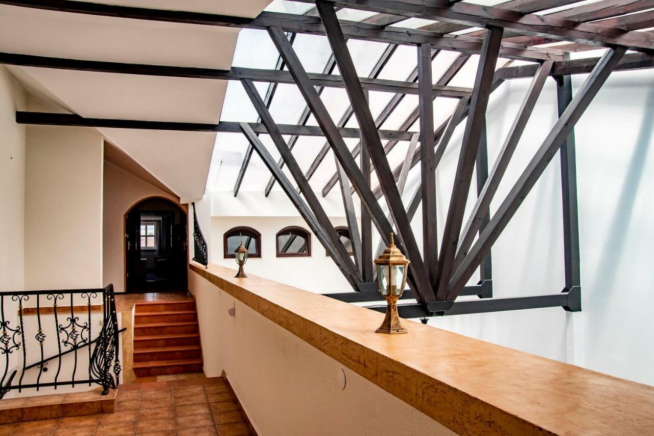 Gosciniec Asticus Bed & Breakfast Jaroslaw Bagian luar foto