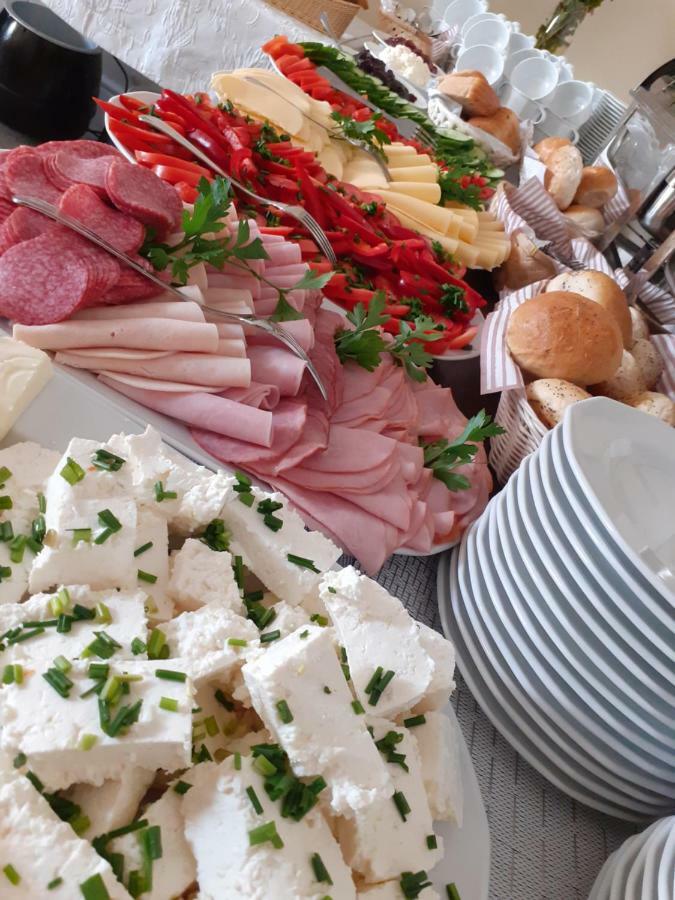Gosciniec Asticus Bed & Breakfast Jaroslaw Bagian luar foto