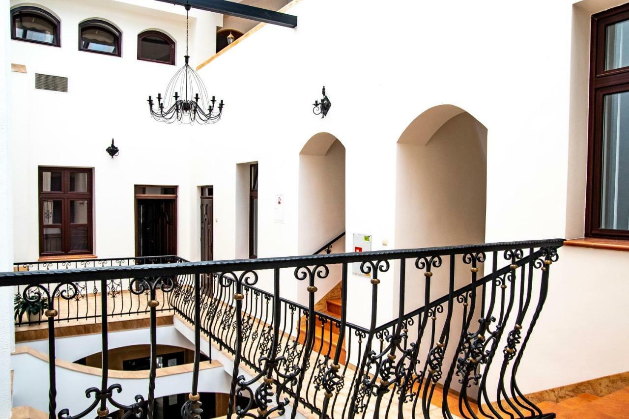 Gosciniec Asticus Bed & Breakfast Jaroslaw Bagian luar foto
