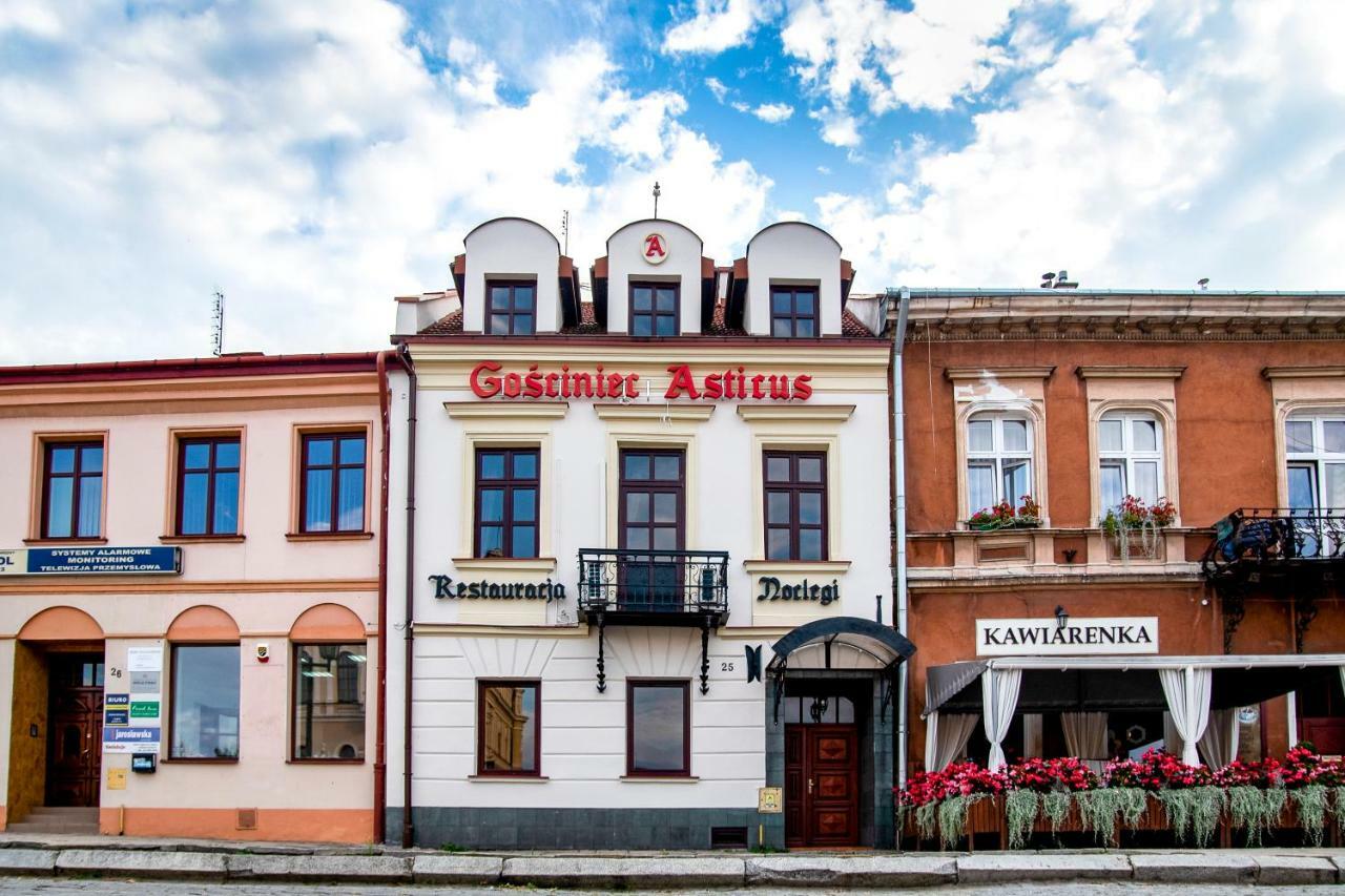 Gosciniec Asticus Bed & Breakfast Jaroslaw Bagian luar foto