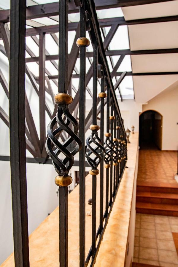 Gosciniec Asticus Bed & Breakfast Jaroslaw Bagian luar foto