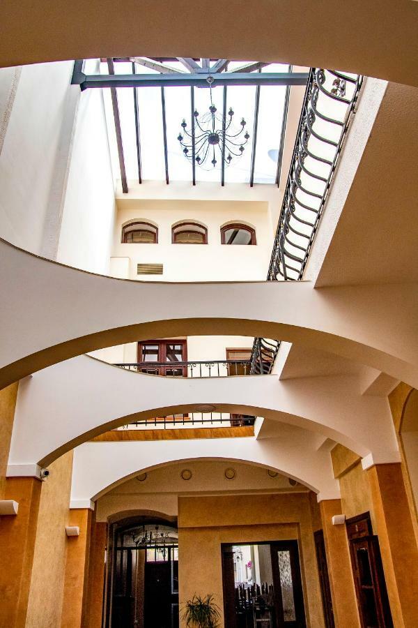 Gosciniec Asticus Bed & Breakfast Jaroslaw Bagian luar foto