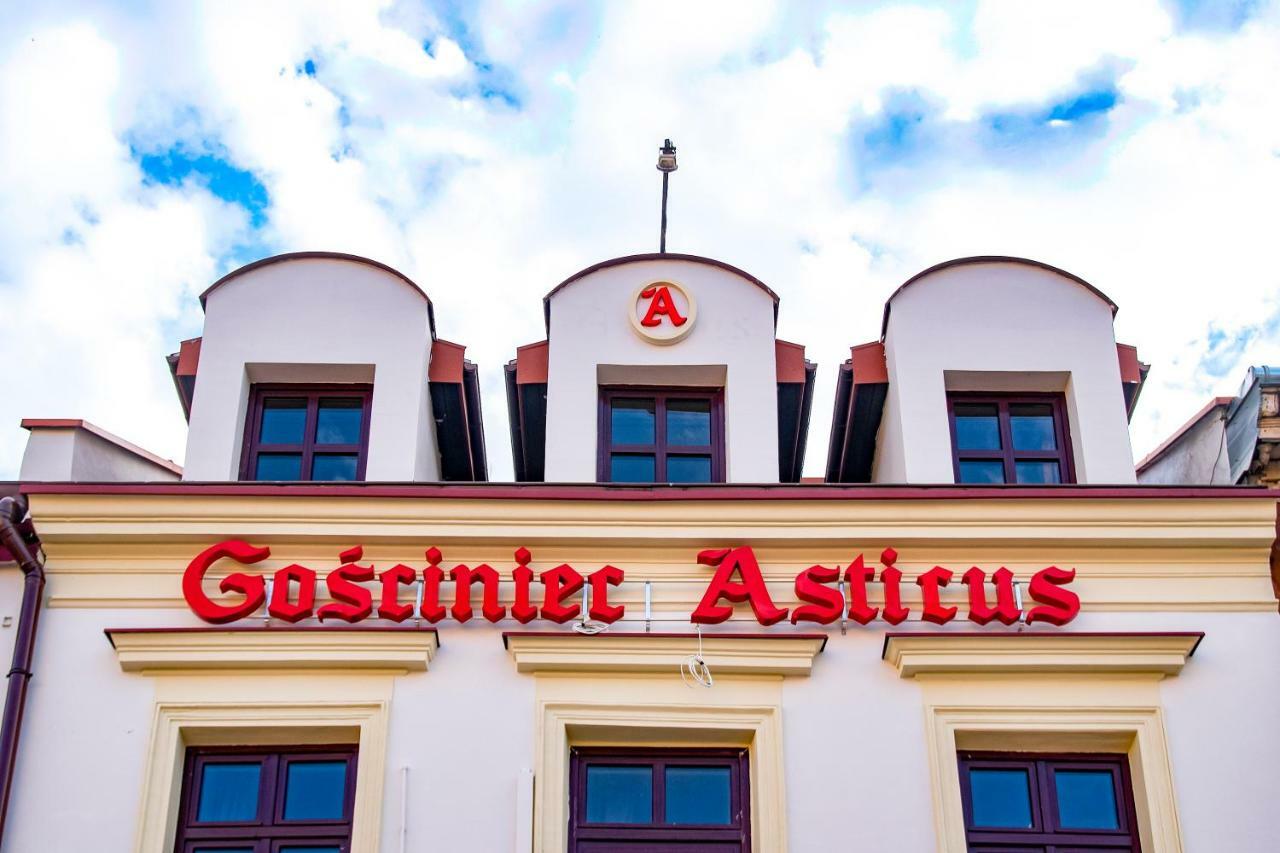 Gosciniec Asticus Bed & Breakfast Jaroslaw Bagian luar foto