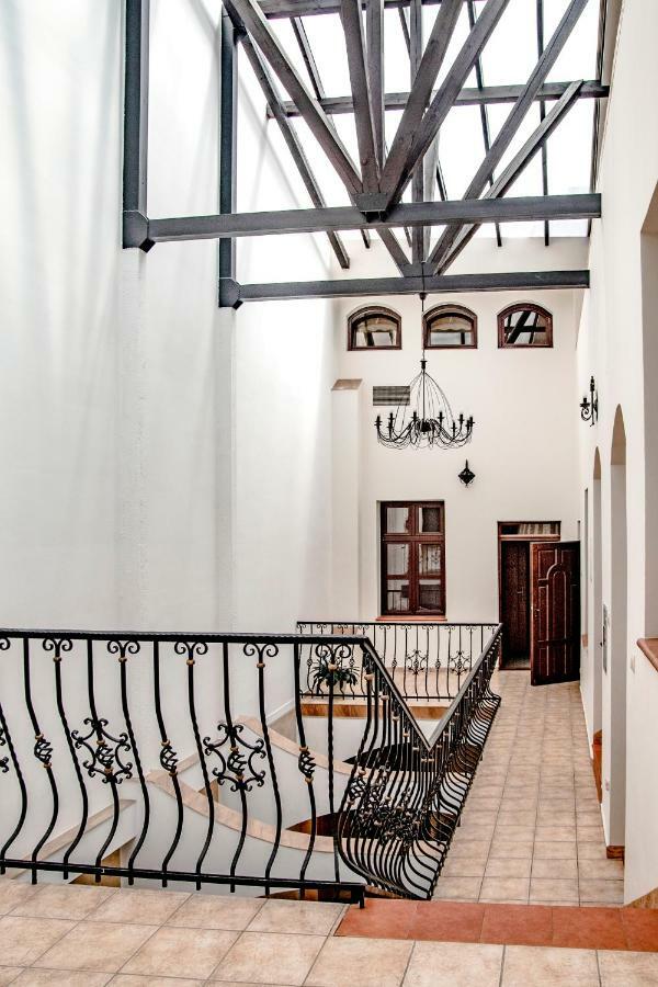 Gosciniec Asticus Bed & Breakfast Jaroslaw Bagian luar foto