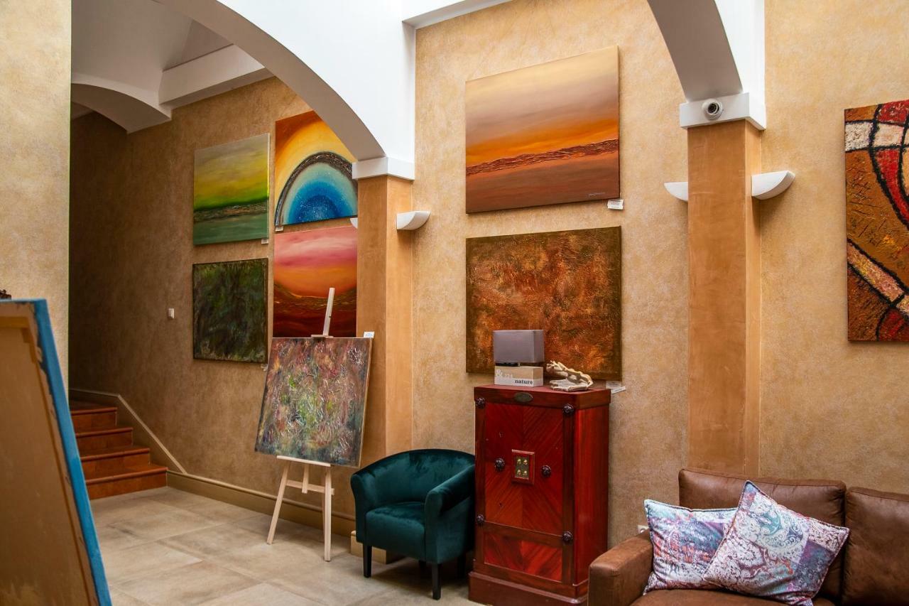 Gosciniec Asticus Bed & Breakfast Jaroslaw Bagian luar foto
